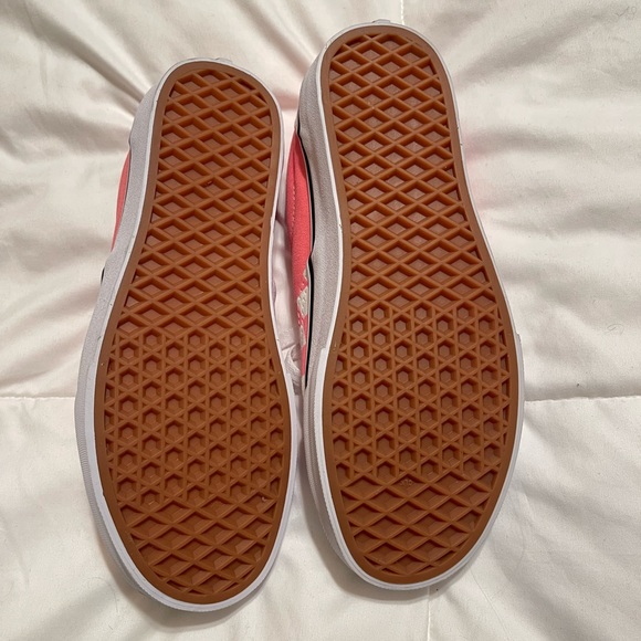 (6.5) NWT Vans Pink Checkered Low Top Shoes - Picture 4 of 4